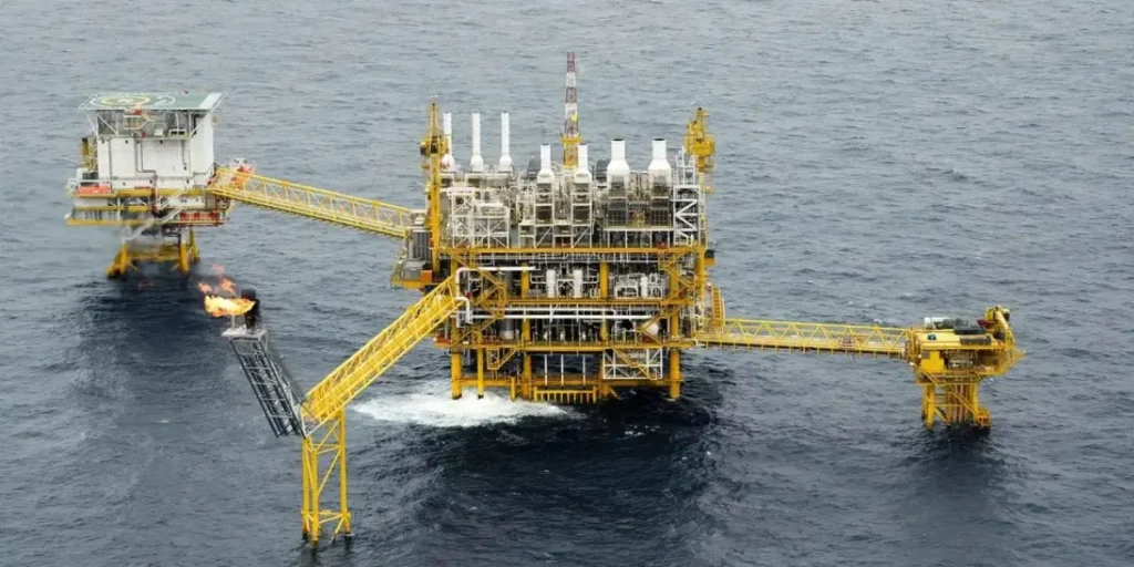 Oil Rig Worker - Highest Paying Blue Collar Jobs